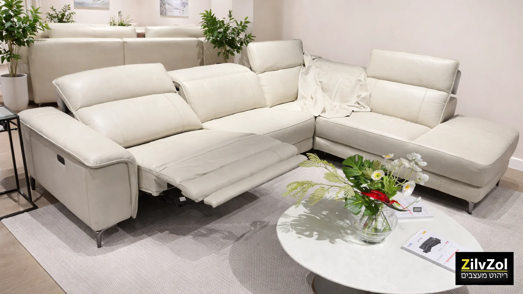 סלון עור פינתי עם ריקליינר חשמלי דגם לוצ'יאנו, צבע עור שמנת